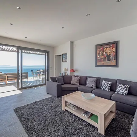 House In Roses Near Canyelles 펜션