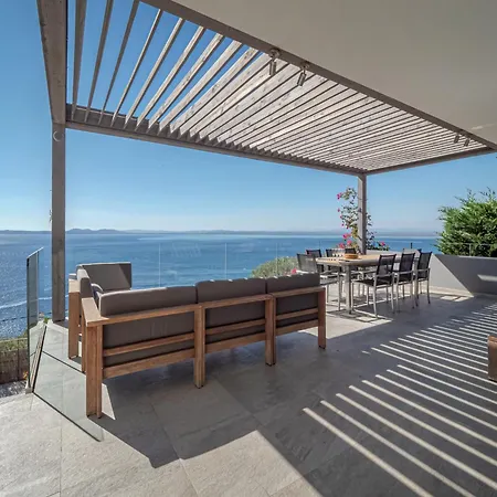 House In Roses Near Canyelles 펜션