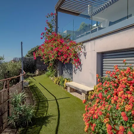 펜션 House In Roses Near Canyelles *