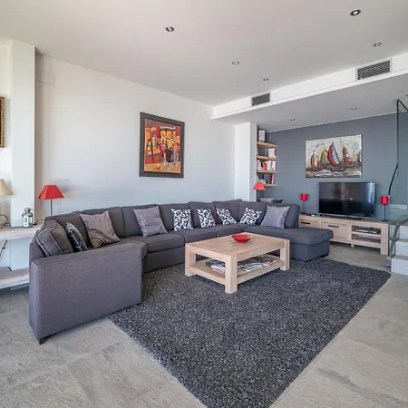 House In Roses Near Canyelles * Montjoi