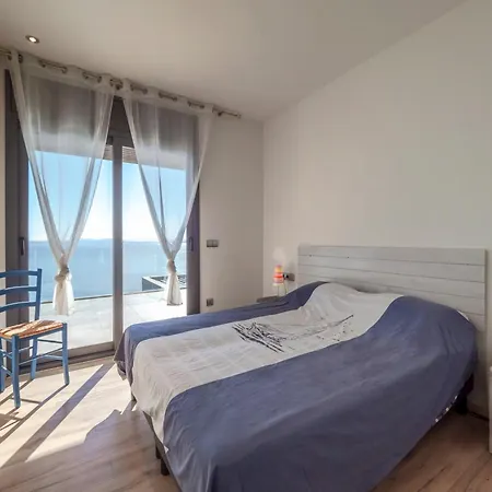 House In Roses Near Canyelles * Montjoi