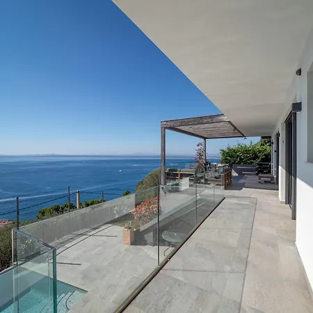 펜션 House In Roses Near Canyelles Montjoi