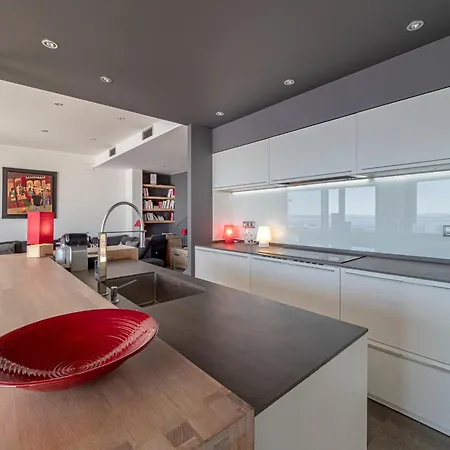 House In Roses Near Canyelles Montjoi