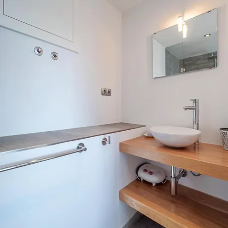 House In Roses Near Canyelles 펜션 Montjoi