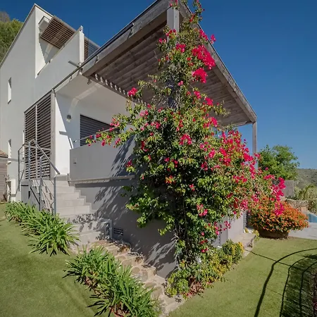 펜션 House In Roses Near Canyelles