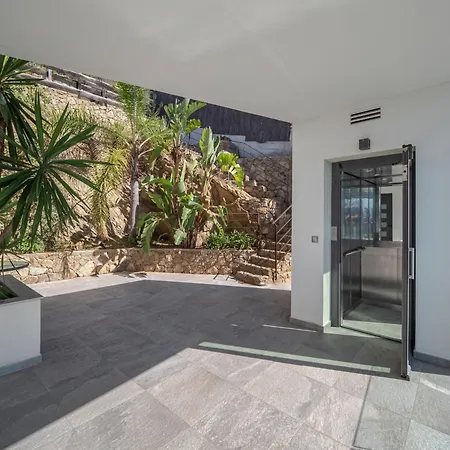 펜션 House In Roses Near Canyelles Montjoi