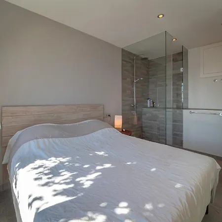 펜션 House In Roses Near Canyelles *