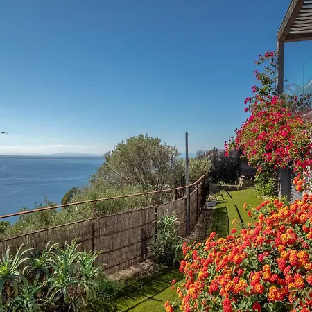 House In Roses Near Canyelles 펜션 Montjoi