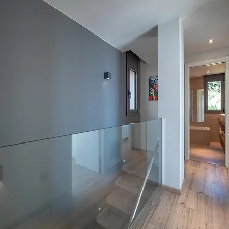 House In Roses Near Canyelles * Montjoi