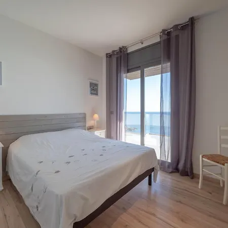 House In Roses Near Canyelles 펜션