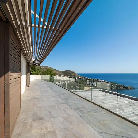 House In Roses Near Canyelles Montjoi