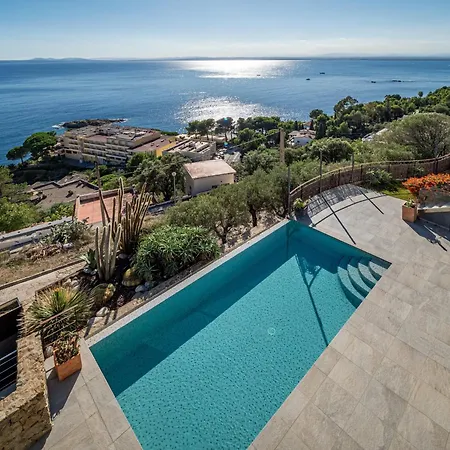 House In Roses Near Canyelles 펜션 Montjoi